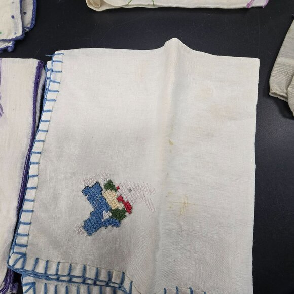 Vintage Handkerchief Lot With Floral Embroidery Cross-Stitch CM2041 - Picture 6 of 10